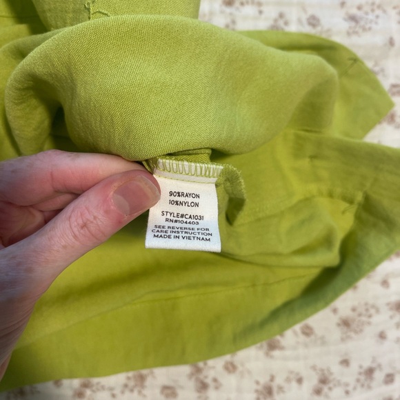 Green tank with button detailing - Picture 7 of 7